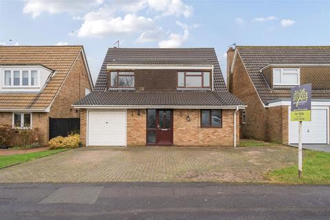 28 The Vale, Oakley, Basingstoke, RG23 7LB