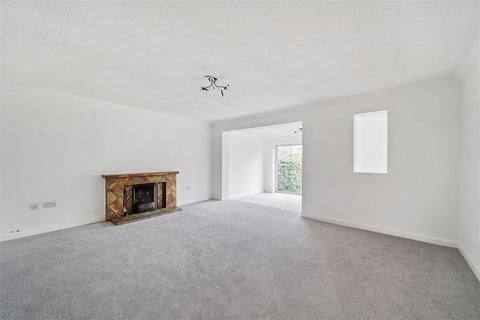 28 The Vale, Oakley, Basingstoke, RG23 7LB