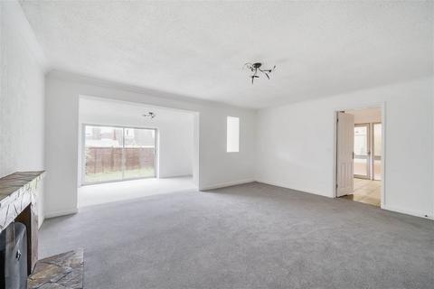 28 The Vale, Oakley, Basingstoke, RG23 7LB