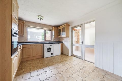 28 The Vale, Oakley, Basingstoke, RG23 7LB