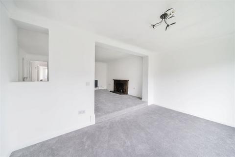 28 The Vale, Oakley, Basingstoke, RG23 7LB