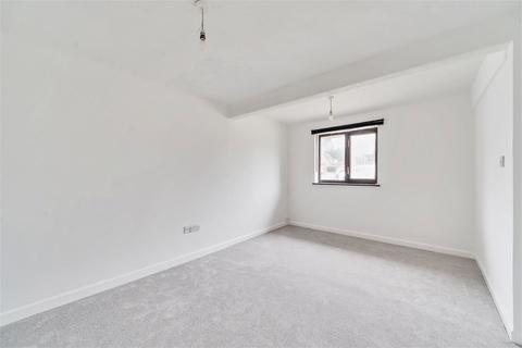 28 The Vale, Oakley, Basingstoke, RG23 7LB