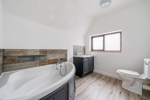 28 The Vale, Oakley, Basingstoke, RG23 7LB