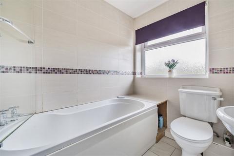 7 Tollgate Close, Oakley, Basingstoke, RG23 7BH