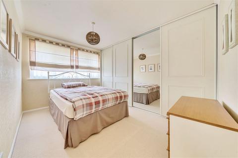 20 Tollgate Close, Oakley, Basingstoke, RG23 7BH