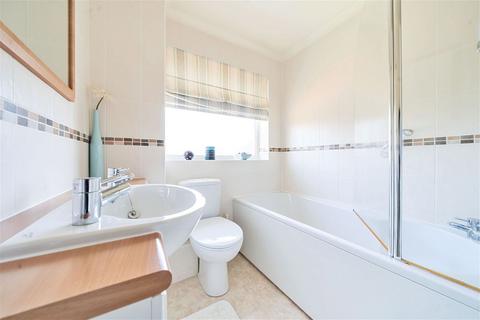 20 Tollgate Close, Oakley, Basingstoke, RG23 7BH