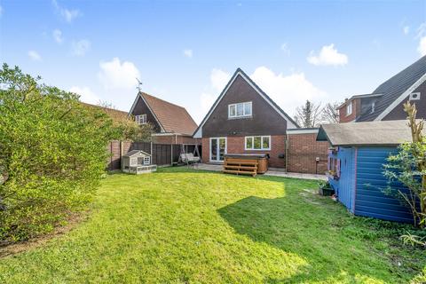 6 Foxmoor Close, Oakley, Basingstoke, RG23 7BQ
