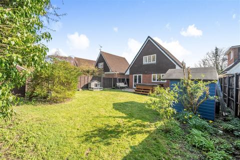 6 Foxmoor Close, Oakley, Basingstoke, RG23 7BQ