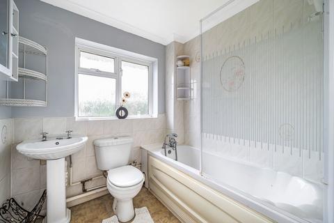 25 Highland Drive, Oakley, Basingstoke, RG23 7LF