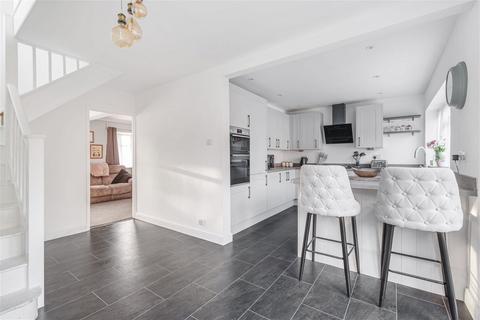 15 Stour Road, Oakley, Basingstoke, RG23 7AR
