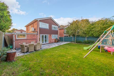 15 Stour Road, Oakley, Basingstoke, RG23 7AR