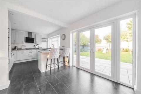 15 Stour Road, Oakley, Basingstoke, RG23 7AR