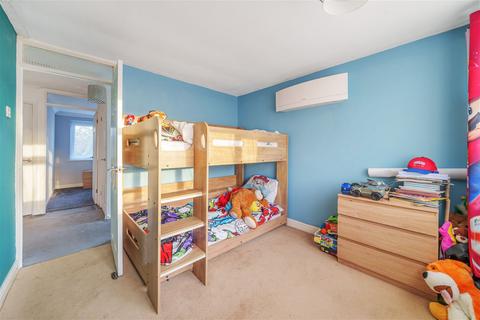 15 Stour Road, Oakley, Basingstoke, RG23 7AR