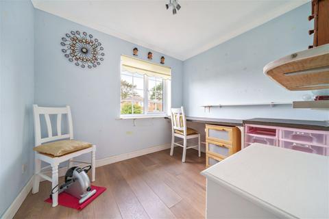 6 Beech Tree Close, Oakley, Basingstoke, RG23 7EF