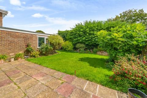 6 Beech Tree Close, Oakley, Basingstoke, RG23 7EF