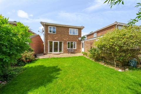 6 Beech Tree Close, Oakley, Basingstoke, RG23 7EF