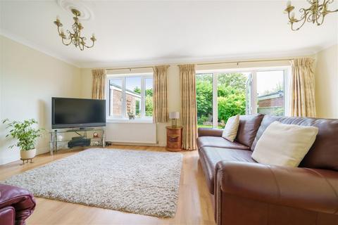 6 Beech Tree Close, Oakley, Basingstoke, RG23 7EF