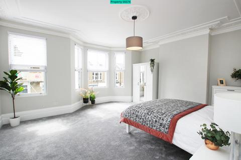 6 bedroom terraced house to rent, Branksome Road, London, SW2