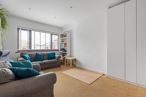 9 Blackwater Close, Oakley, Basingstoke, RG23 7AS
