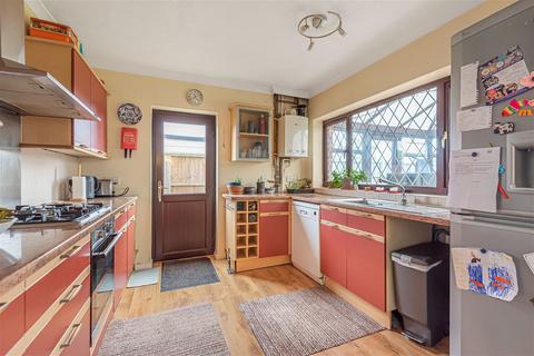 9 Blackwater Close, Oakley, Basingstoke, RG23 7AS