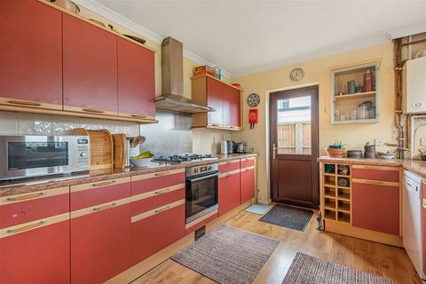 9 Blackwater Close, Oakley, Basingstoke, RG23 7AS