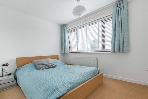 9 Blackwater Close, Oakley, Basingstoke, RG23 7AS