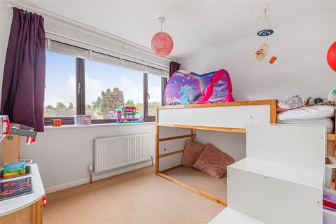 9 Blackwater Close, Oakley, Basingstoke, RG23 7AS