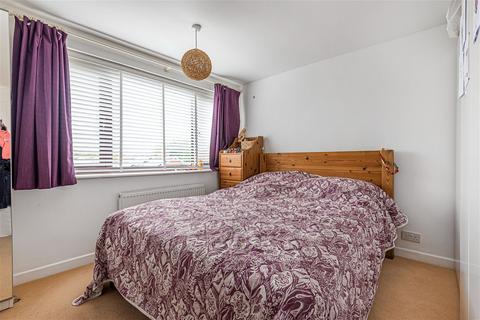 9 Blackwater Close, Oakley, Basingstoke, RG23 7AS