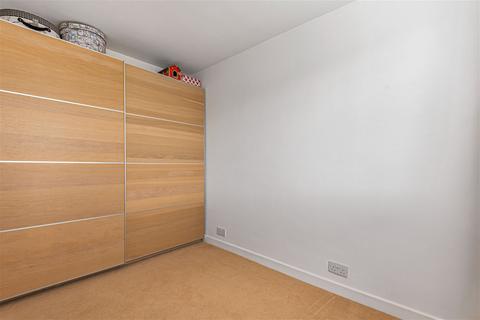 9 Blackwater Close, Oakley, Basingstoke, RG23 7AS