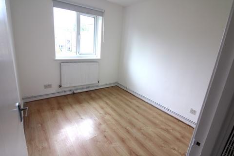 2 bedroom apartment to rent, Jengar Close, Sutton, Surrey