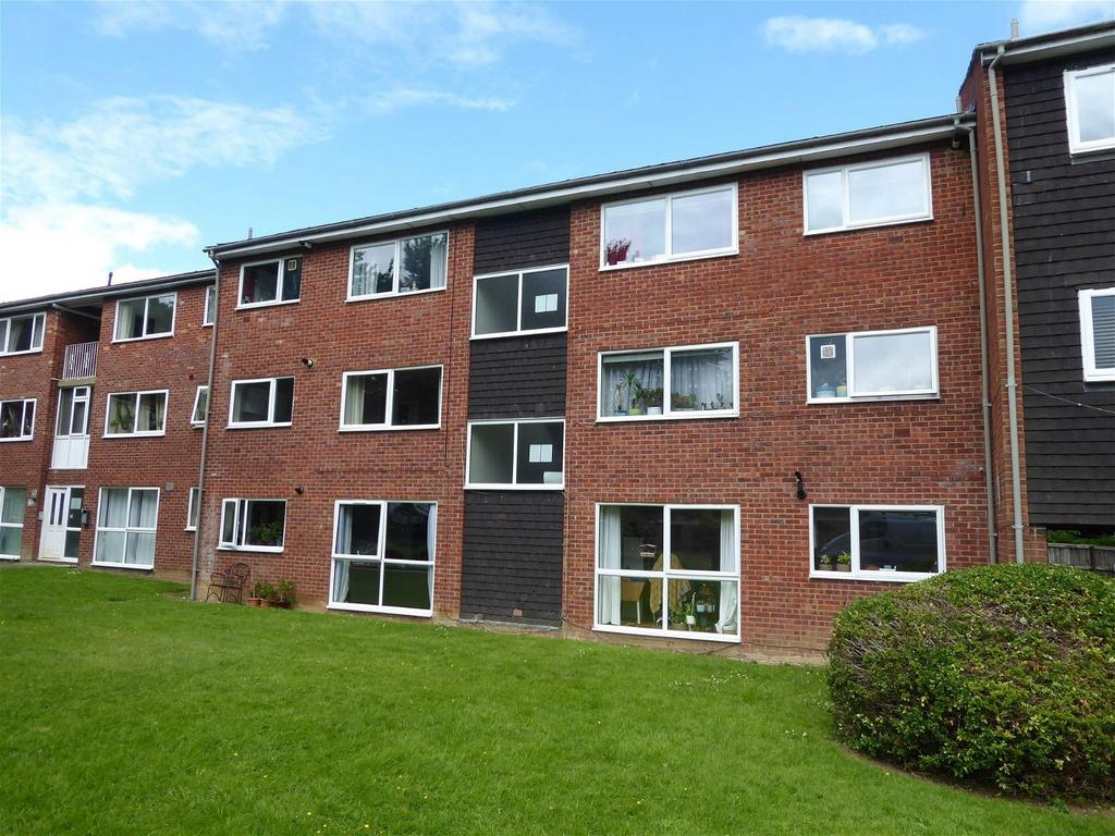 Greenhill Court, Banbury 2 bed ground floor flat for sale £179,950