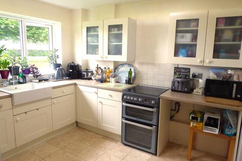 2 bedroom ground floor flat for sale, Greenhill Court, Banbury