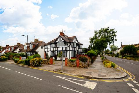 St. James Avenue, Thorpe Bay, SS1