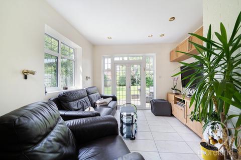 5 bedroom detached house for sale, Kinloss Gardens, London N3