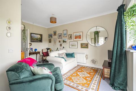 2 bedroom flat for sale, Overton,Basingstoke,Hampshire,RG25 3JE