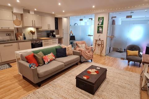 2 bedroom apartment to rent, Bear Lane, Farnham, Surrey, GU9