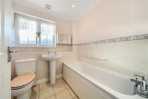 18a Copse Road, Overton, Basingstoke, RG25 3JL