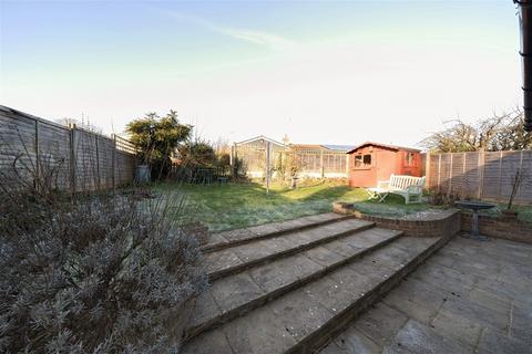 18a Copse Road, Overton, Basingstoke, RG25 3JL