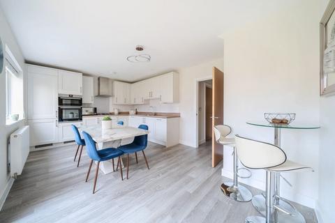 44 Apple Dell View, Overton, Basingstoke, RG25 3NT
