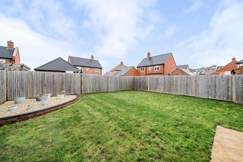 44 Apple Dell View, Overton, Basingstoke, RG25 3NT
