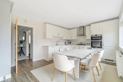 42 Apple Dell View, Overton, Basingstoke, RG25 3NT