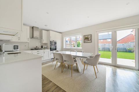 42 Apple Dell View, Overton, Basingstoke, RG25 3NT