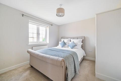 42 Apple Dell View, Overton, Basingstoke, RG25 3NT