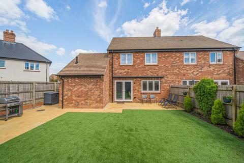 42 Apple Dell View, Overton, Basingstoke, RG25 3NT