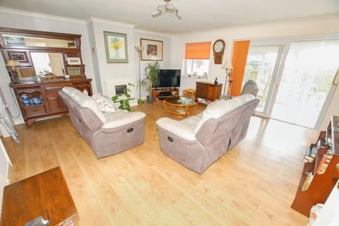 10 Corunna Close, Hythe, CT21 5EA