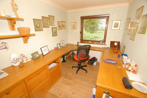 10 Corunna Close, Hythe, CT21 5EA