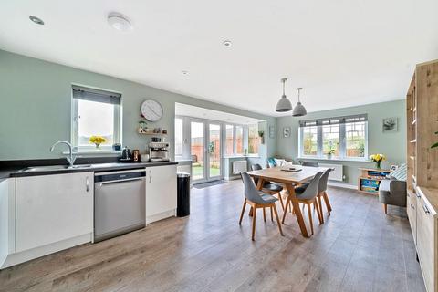 9 Edneys Walk, Overton, Basingstoke, RG25 3FB