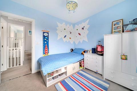 9 Edneys Walk, Overton, Basingstoke, RG25 3FB