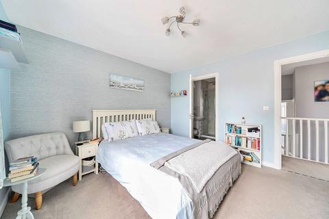 9 Edneys Walk, Overton, Basingstoke, RG25 3FB