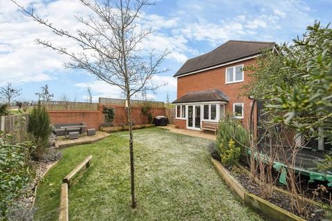 9 Edneys Walk, Overton, Basingstoke, RG25 3FB